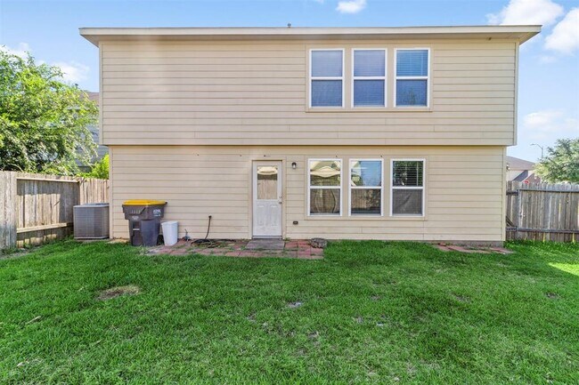 Building Photo - 3318 Apple Dale Dr