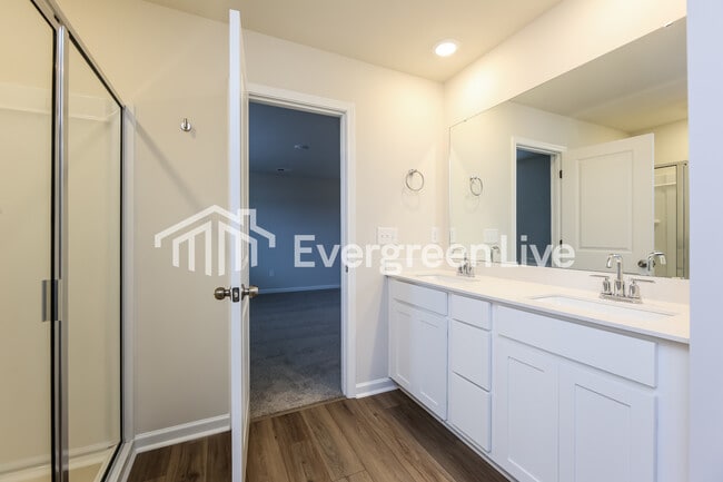 Building Photo - now