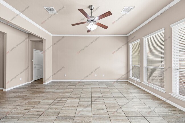Building Photo - 3 Bedroom- 2 Bathroom in Hills of Westwood