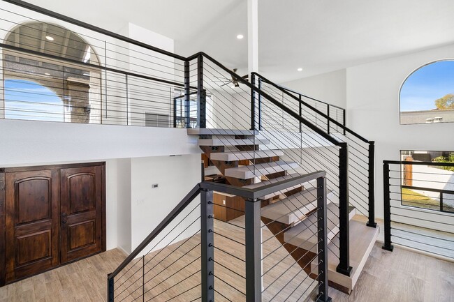 Building Photo - Luxury Living in the Heart of McCormick Ranch!