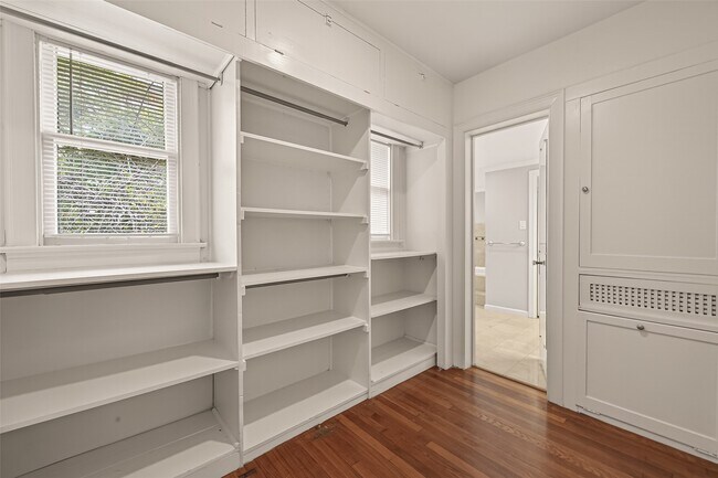 Building Photo - 7128 Staffordshire Blvd