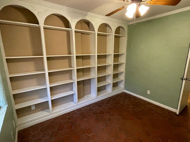 Building Photo - Pre-Leasing for July!