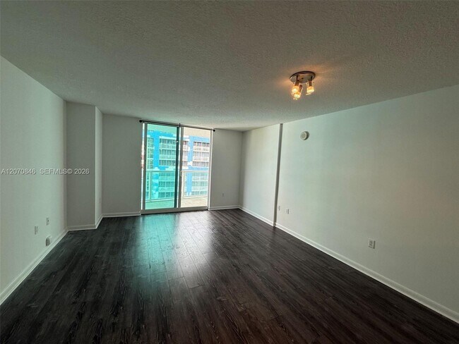 Building Photo - 2101 Brickell Ave
