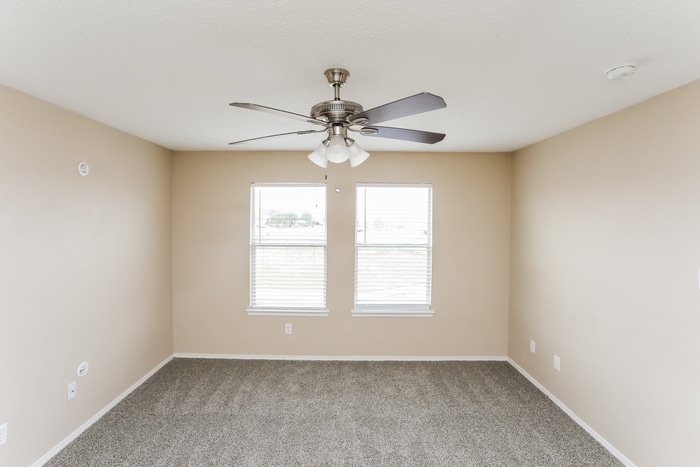 Building Photo - 2214 Sumac Dr