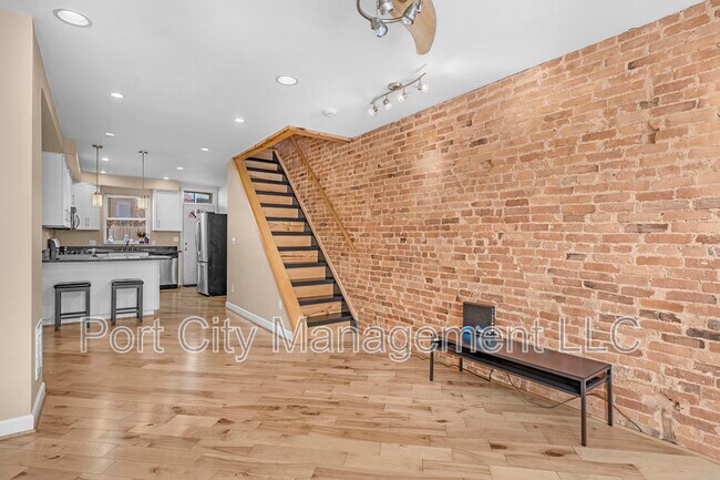 Building Photo - 341 S Macon St.