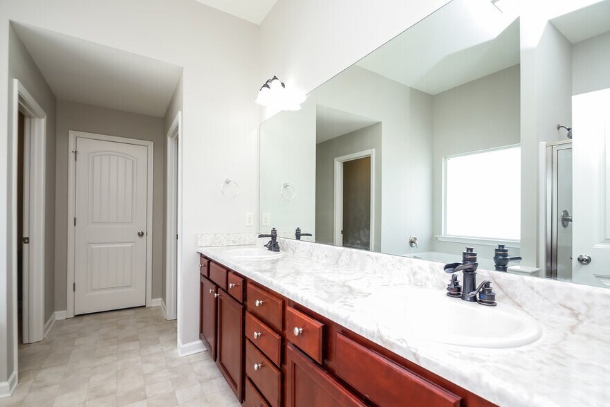 Building Photo - 257 Hill Crest Cir