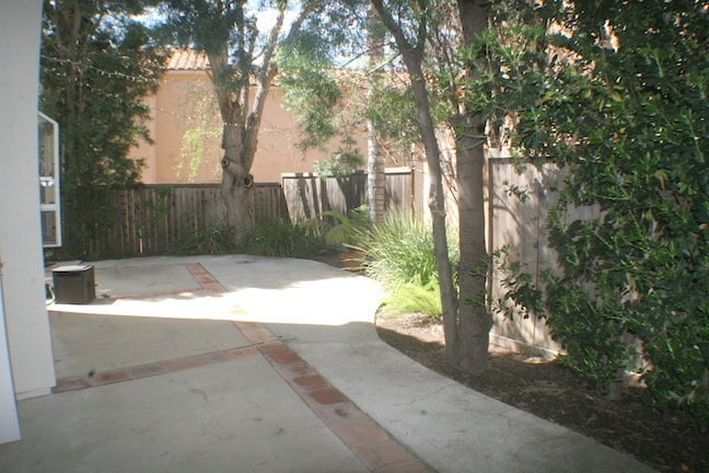 Building Photo - Beautiful 2-story home located in Calabasa...