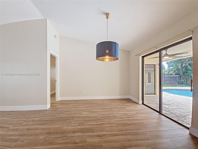 Building Photo - 15820 Sedgewyck Cir N