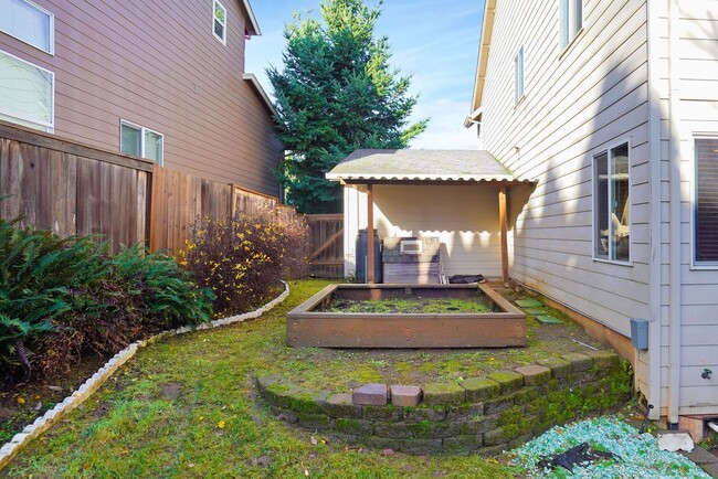 Building Photo - 4Bd/2.5Ba Two Story House - Available Soon!