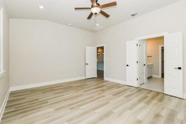 Building Photo - 256 Victoria Peak Lp