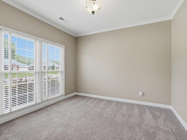 Building Photo - 2819 Willowick Tr SE