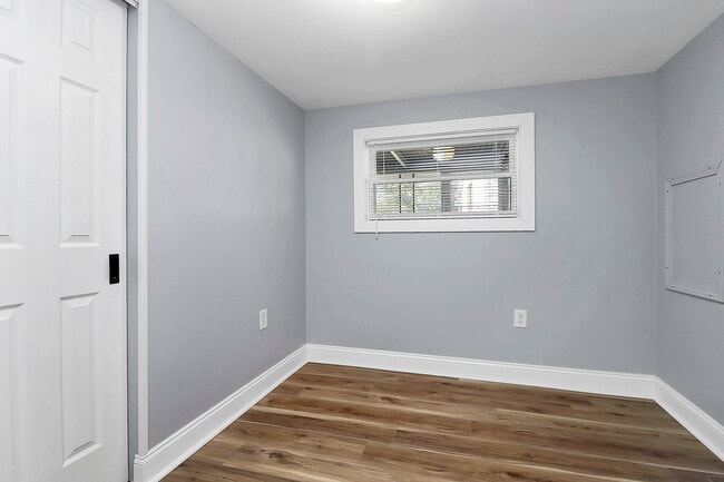 Building Photo - 146 Swink St SW