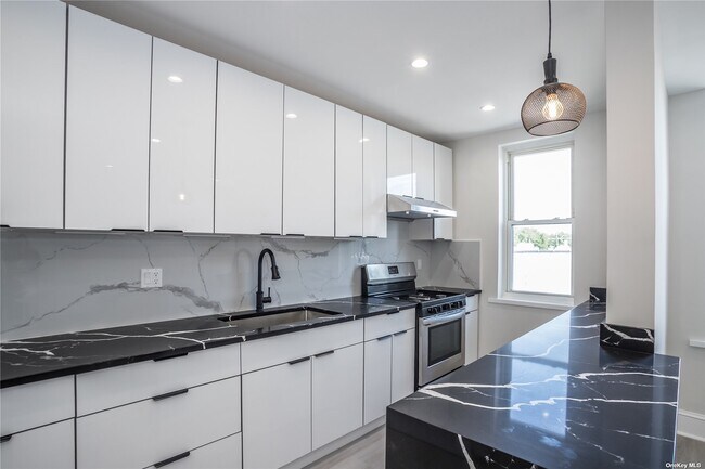 Building Photo - 67-17 Myrtle Ave