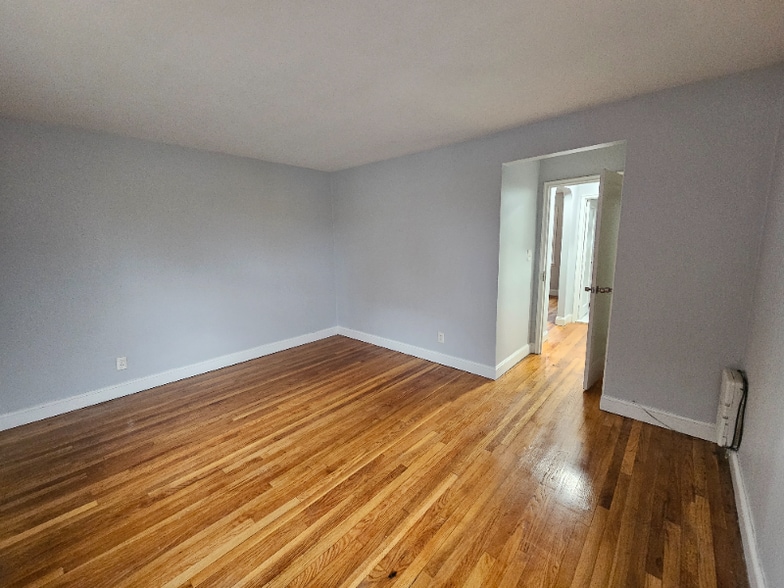 Building Photo - 353 S Center St