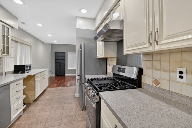 Building Photo - 34 Jeffrey Cir