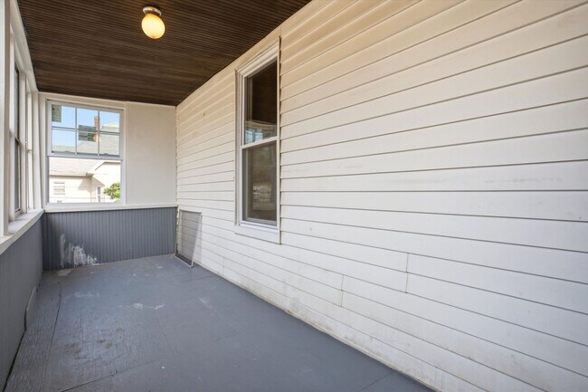 Building Photo - 247 Jewett St