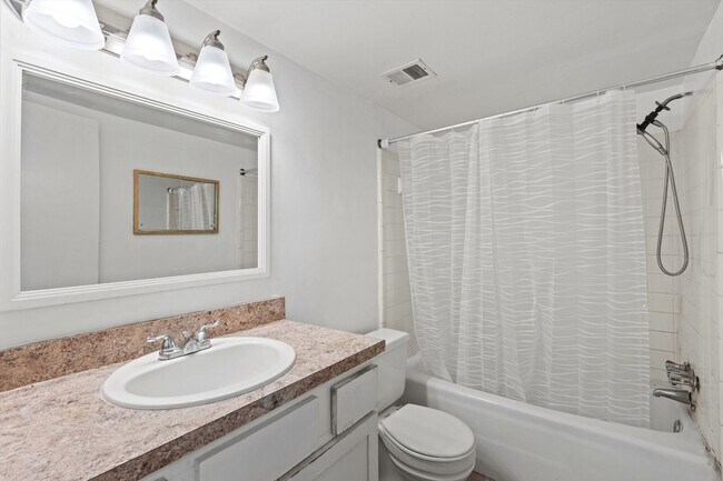 Building Photo - Your waterfront escape awaits!