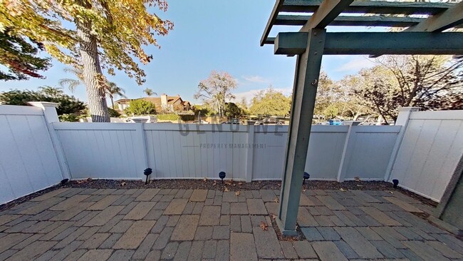 Building Photo - Wonderful 3 Bedroom Townhouse in Laguna Hi...