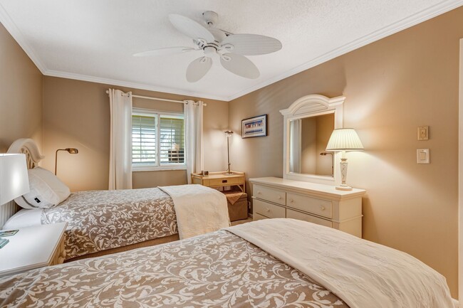 Building Photo - ** PARK SHORE ** 2 BED / 2 BATH - CONDO - ...