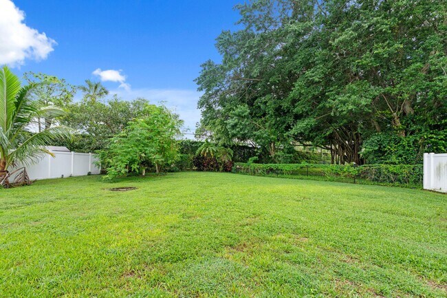 Building Photo - 7568 Eagle Point Dr