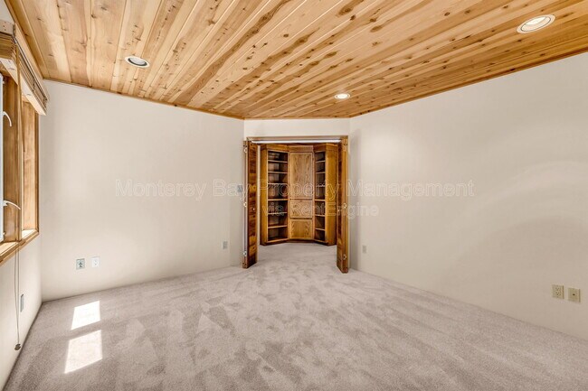Building Photo - 1231 Funston Ave