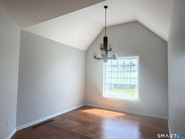 Building Photo - 103 Pond Hill Rd