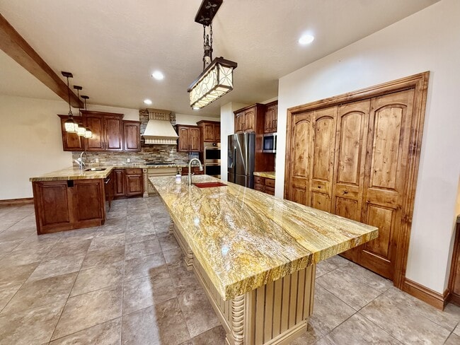 Building Photo - 6819 S Greenfield Way