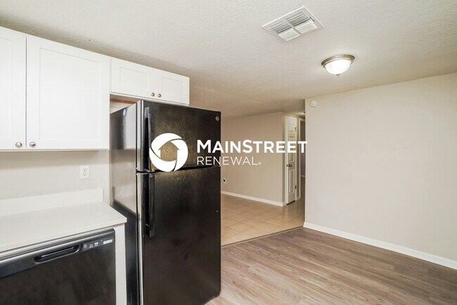 Building Photo - 2 Bedroom Pet-Friendly Home in Port Richey...