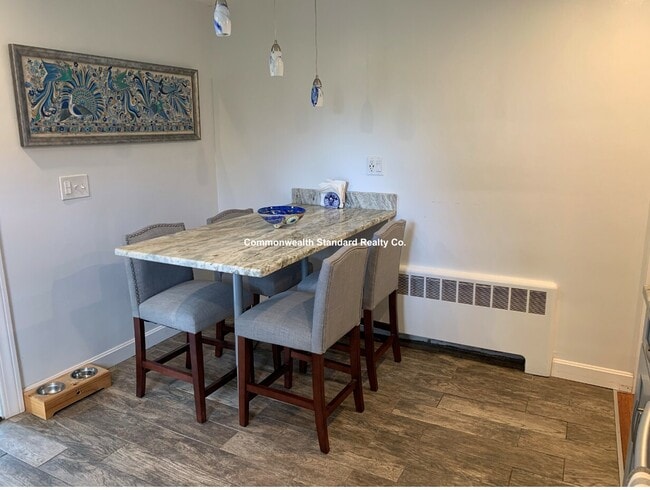 Building Photo - 53 Gale St