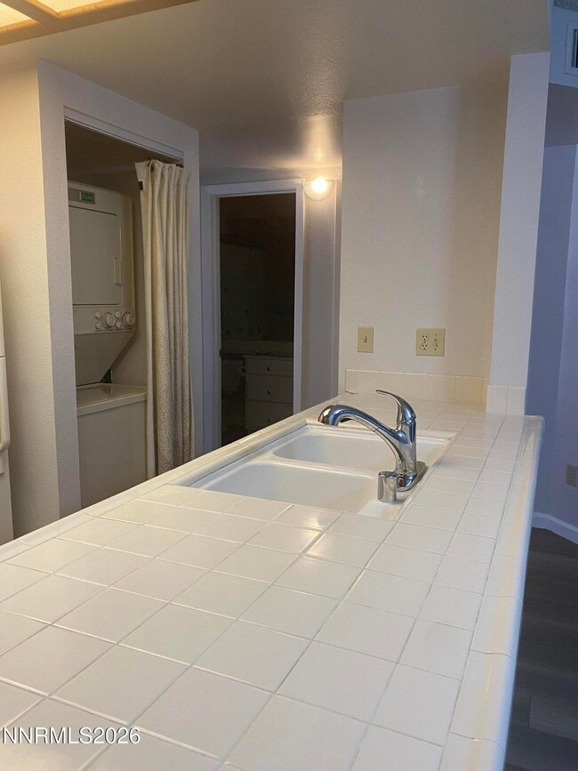 Building Photo - 2875 Idlewild Dr