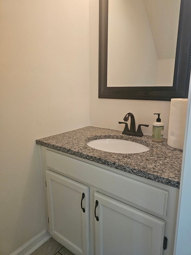 Building Photo - 546 Hollomon Dr