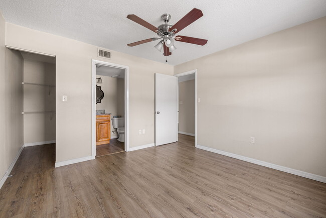 Building Photo - 5046 Terrace Palms Cir