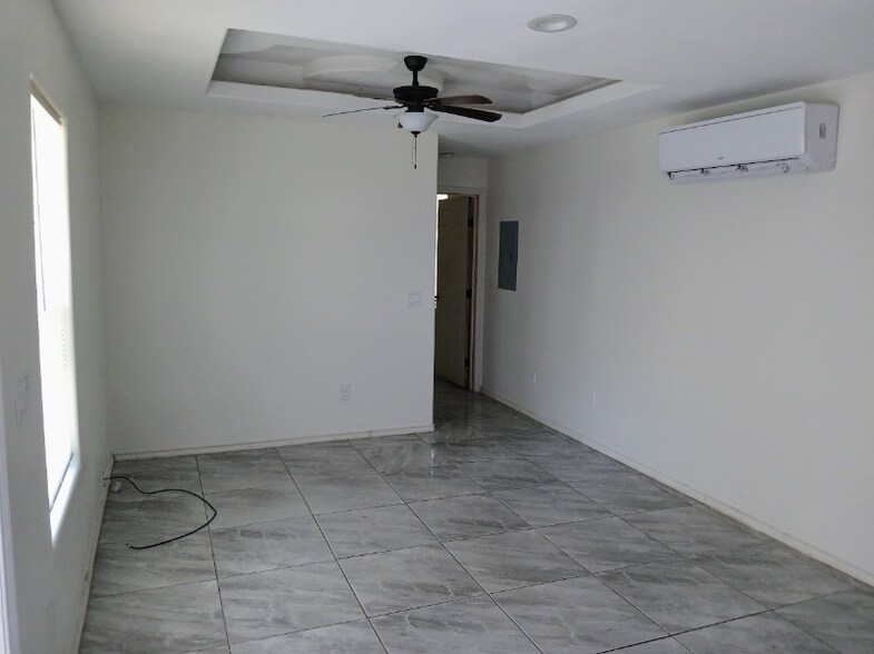 Building Photo - 1012 S 17 1/2 St