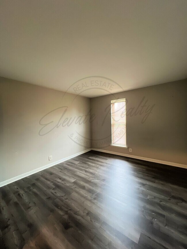 Building Photo - One Bedroom Condo, FIRST FLOOR, Assigned P...