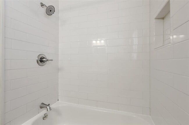 Building Photo - 409 Genard St