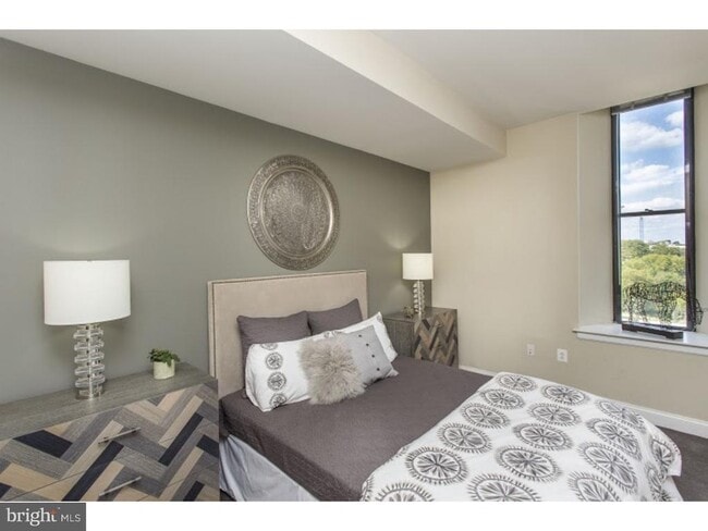 Building Photo - 230 N 21st St