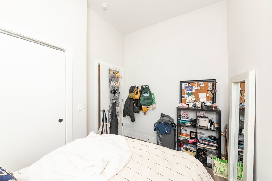 Building Photo - 2322 N Clark St