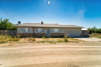 Building Photo - 3 bedroom 2 bath house in Yuba City