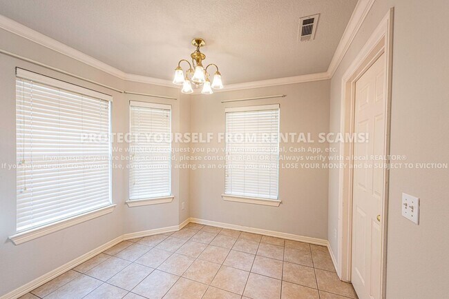 Building Photo - 245 Ravenwood Rd