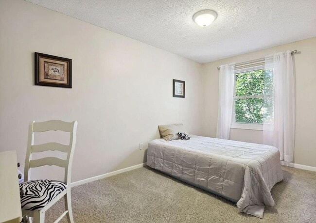 Building Photo - Charming & Spacious 3-Bedroom Home for Rent in Shakopee