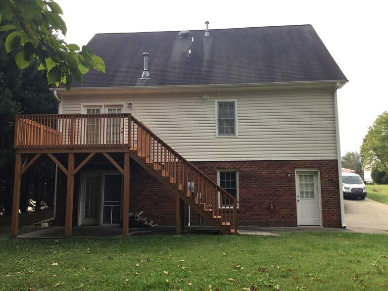 Building Photo - 1143 Sequoia Dr