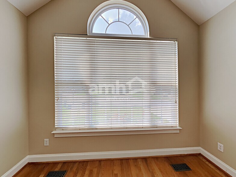 Building Photo - 977 Chesire Way