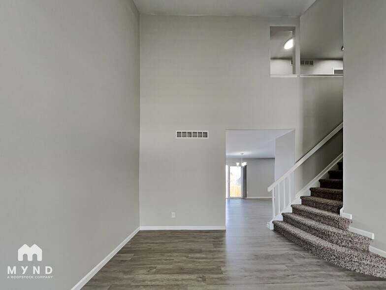 Building Photo - 5912 S Tempe Way