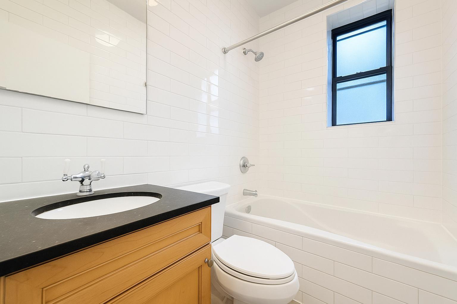 Building Photo - 607 W 137th St