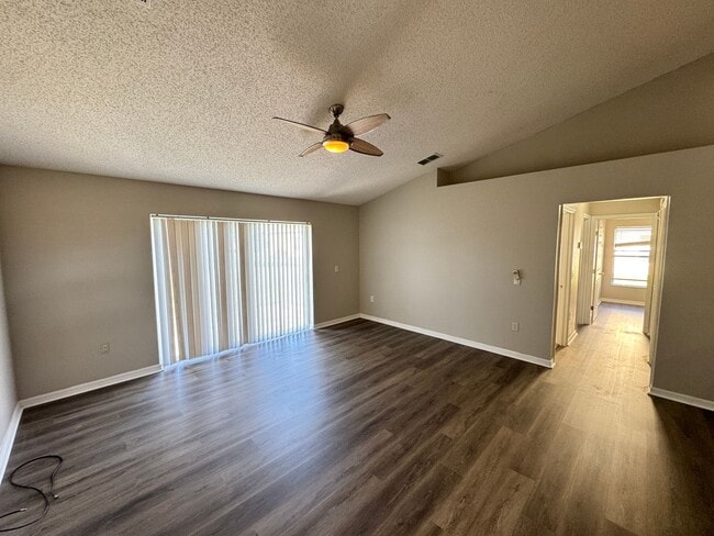 Building Photo - Split Floor plan 3/2 in Poinciana