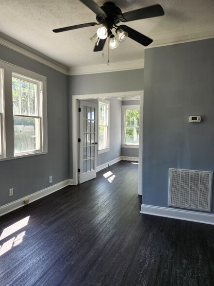 Building Photo - 137 Oakdale St