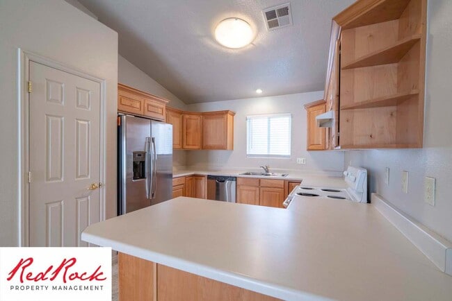 Building Photo - 3 Bed 2 Bath, 2 Car Garage with a Fully Fe...