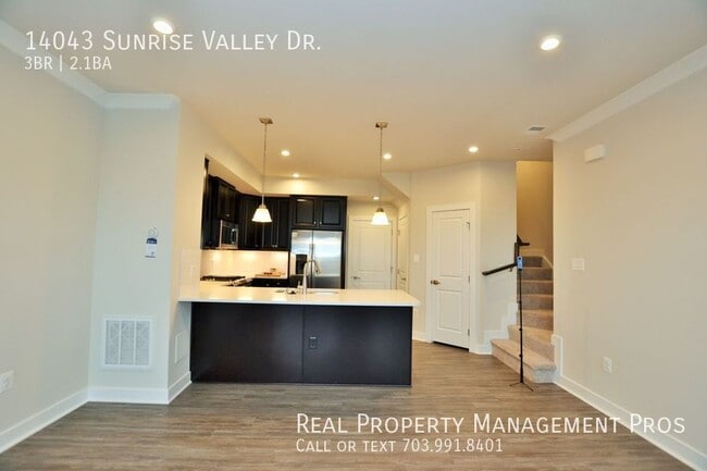Building Photo - 14043 Sunrise Valley Dr