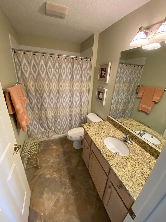Building Photo - SEASONAL RENTAL in Glenview - 3 Beds, 2 Ba...