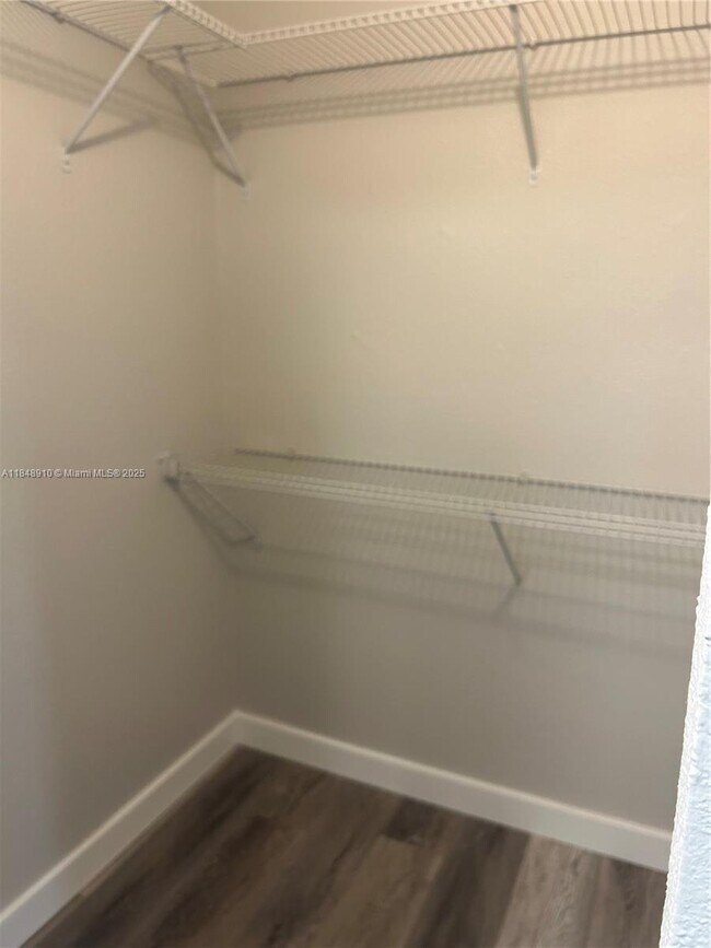 Building Photo - 9450 Poinciana Pl